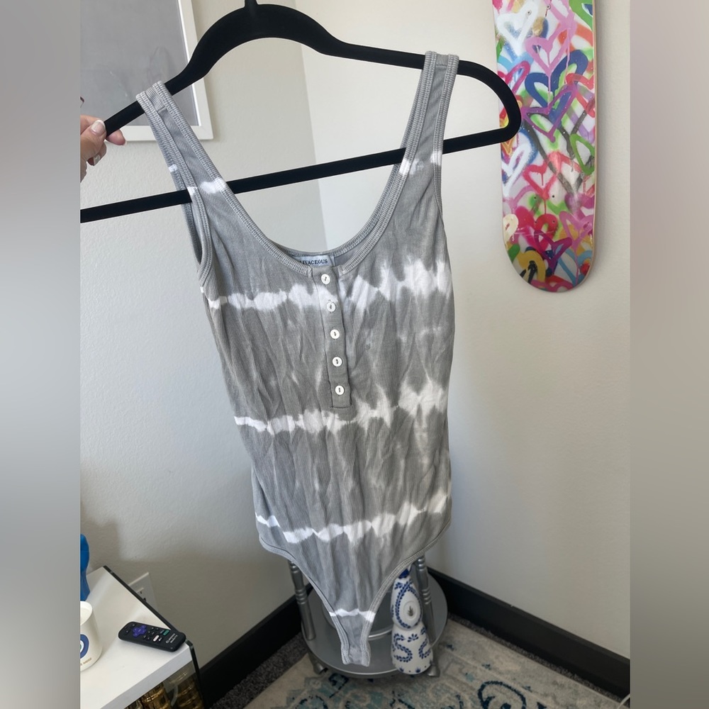 Grey & white super soft bodysuit!
